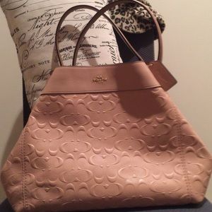 Looks new! Large Lexy Signature Coach